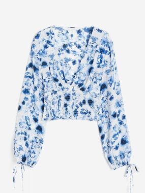 H&M NWT Blue Floral V-Neck Long Sleeve Crop Top